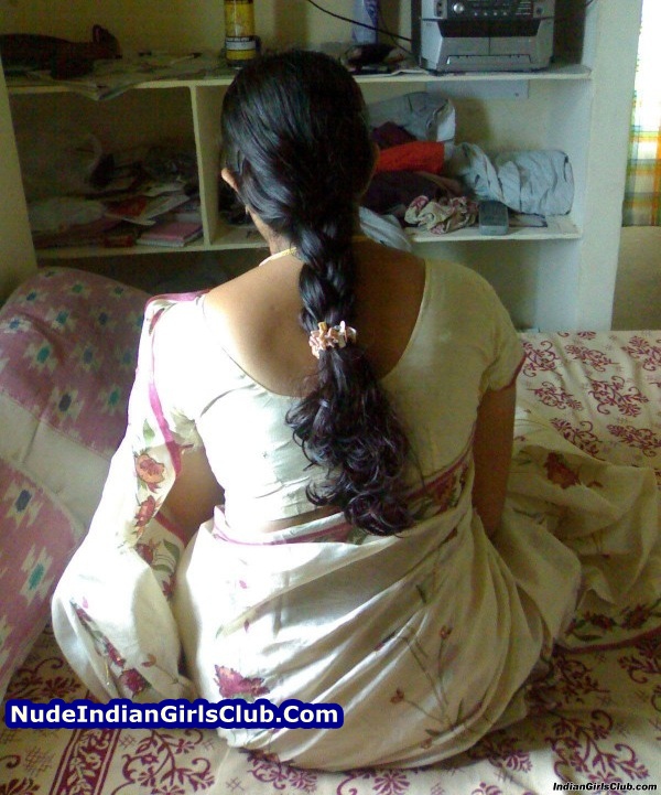 indian-girls-back-pose-saree-600x800.jpg