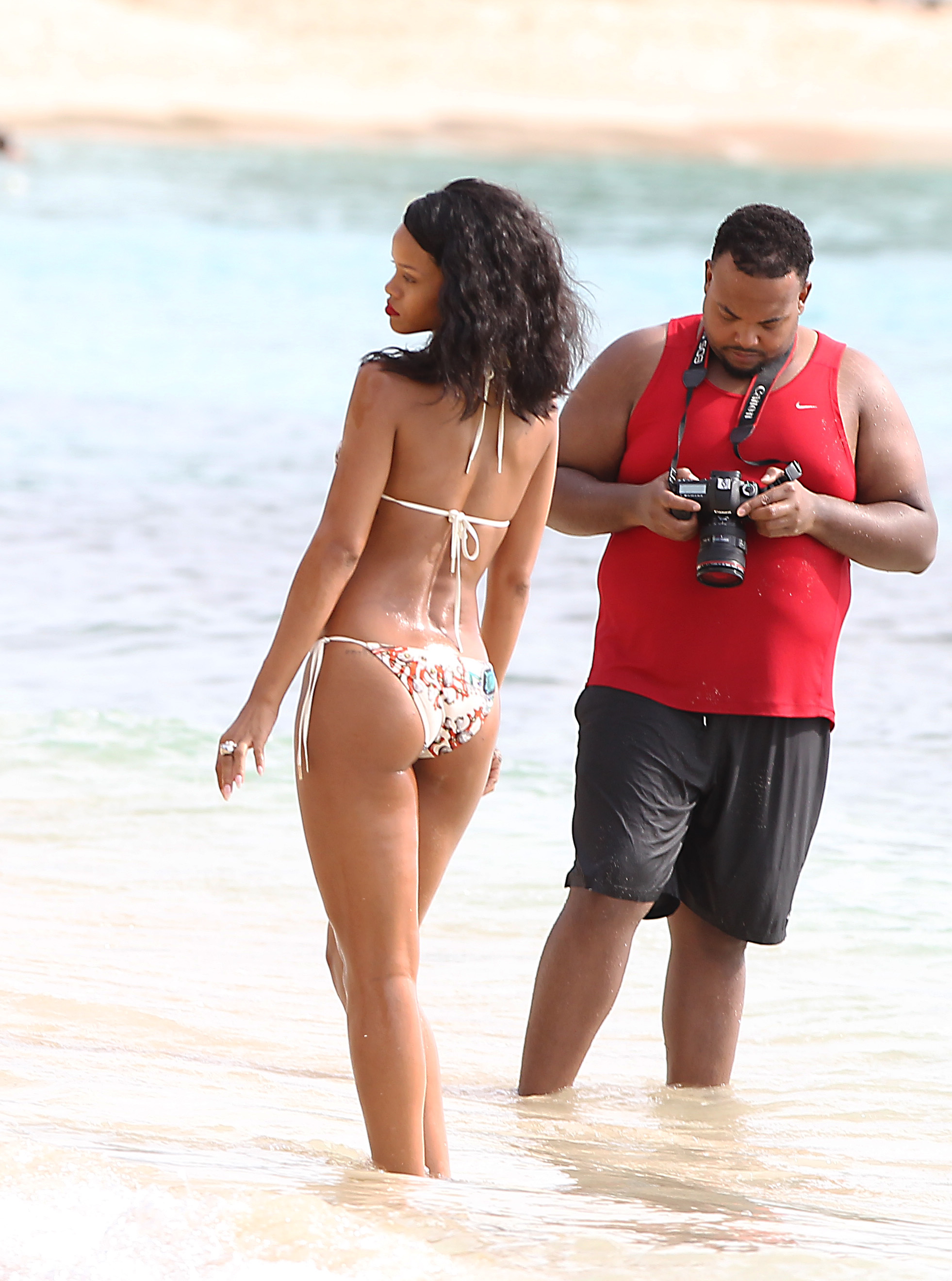 Rihanna_bikini_Barbados_110613_18.jpg