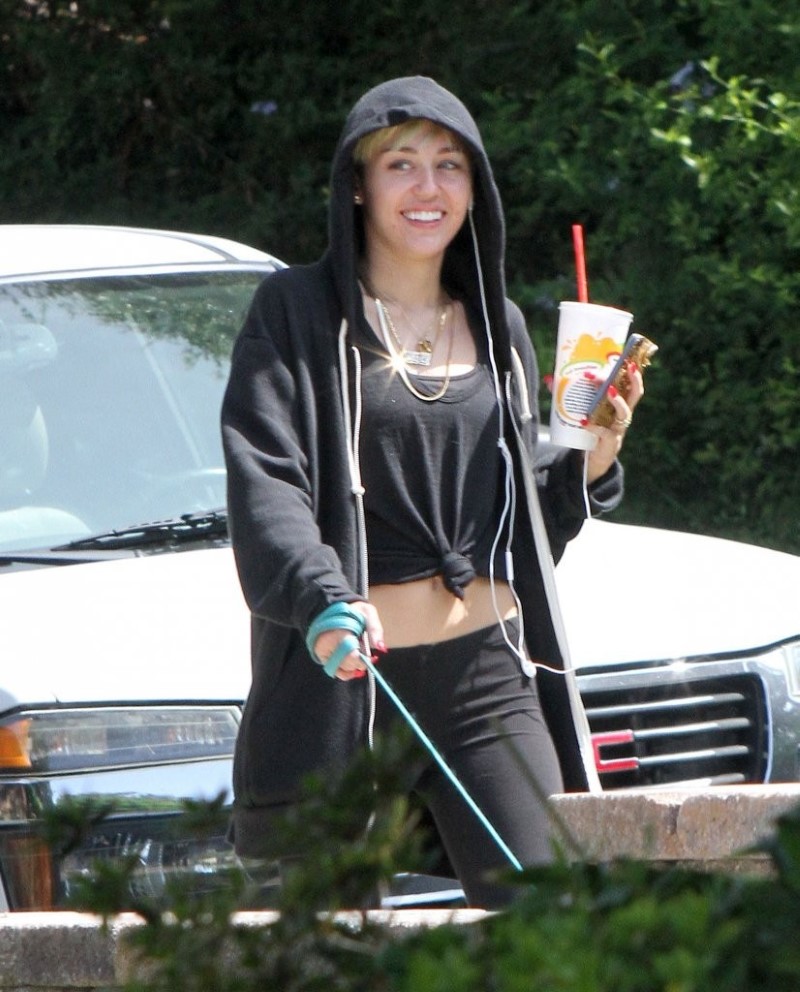 Miley-Cyrus-Black-Spandex-Pictures-Walking-Her-Dog-In-Toluca-Lake-10.jpg