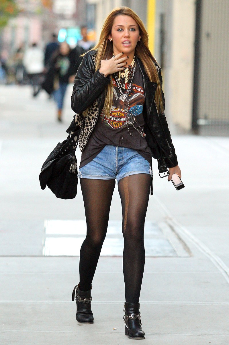 Miley-Cyrus-Hotness-Takes-Over-New-York-City-04.jpg