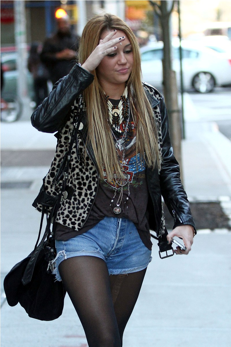 Miley-Cyrus-Hotness-Takes-Over-New-York-City-02.jpg