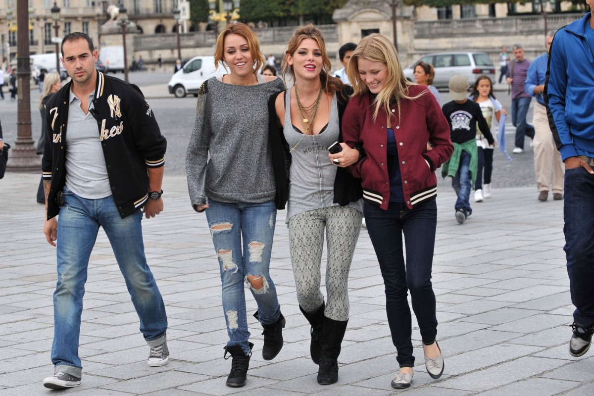 Miley-Cyrus-And-Ashley-Greene-Hotness-Out-And-About-In-Paris-08.jpg