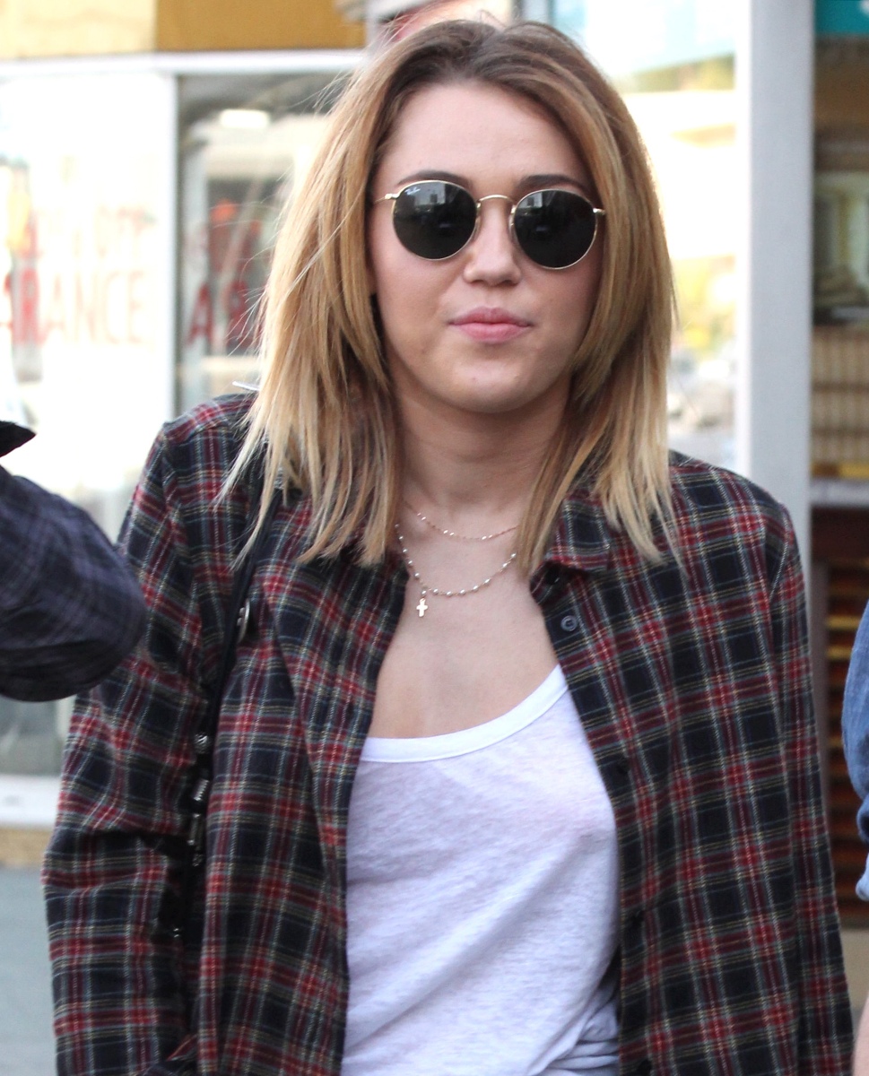 Miley-Cyrus-Braless-Nipples-Again-Leaving-Wokcano-In-LA-03.jpg