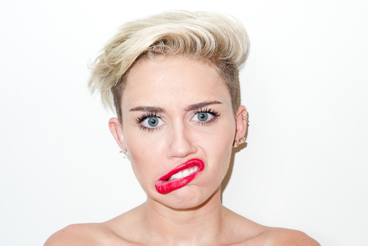 Miley-Cyrus-Getting-Raunchy-In-Terry-Richardson-Photoshoot-12.jpg