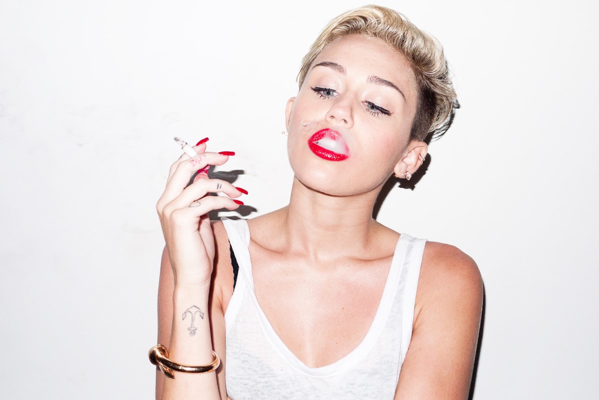 Miley-Cyrus-Getting-Raunchy-In-Terry-Richardson-Photoshoot-09.jpg