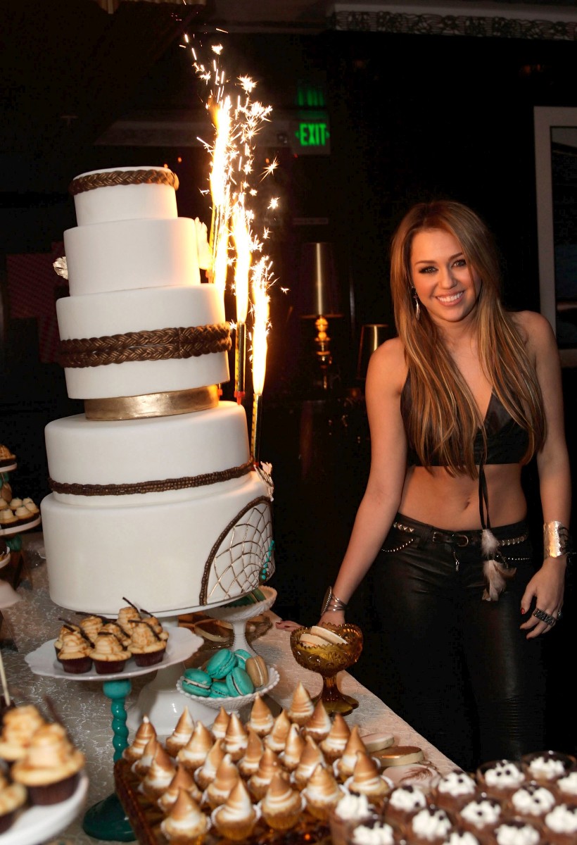 Miley-Cyrus-18th-Birthday-Celebration-At-Trousdale-Nightclub-In-LA-06.jpg
