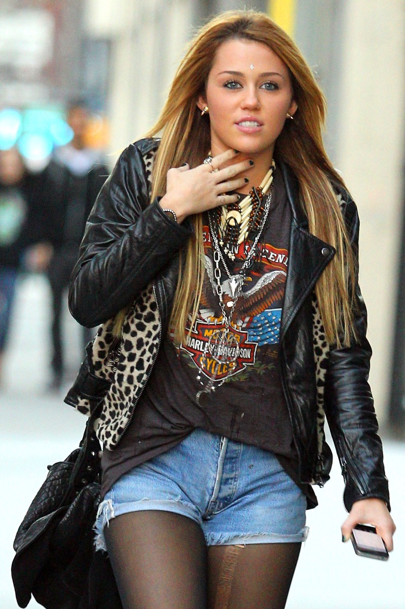 Miley-Cyrus-Hotness-Takes-Over-New-York-City-06.jpg
