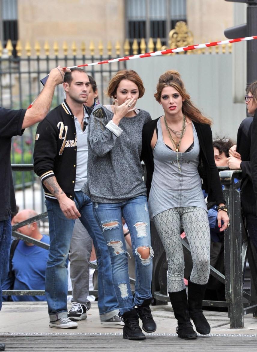 Miley-Cyrus-And-Ashley-Greene-Hotness-Out-And-About-In-Paris-05.jpg