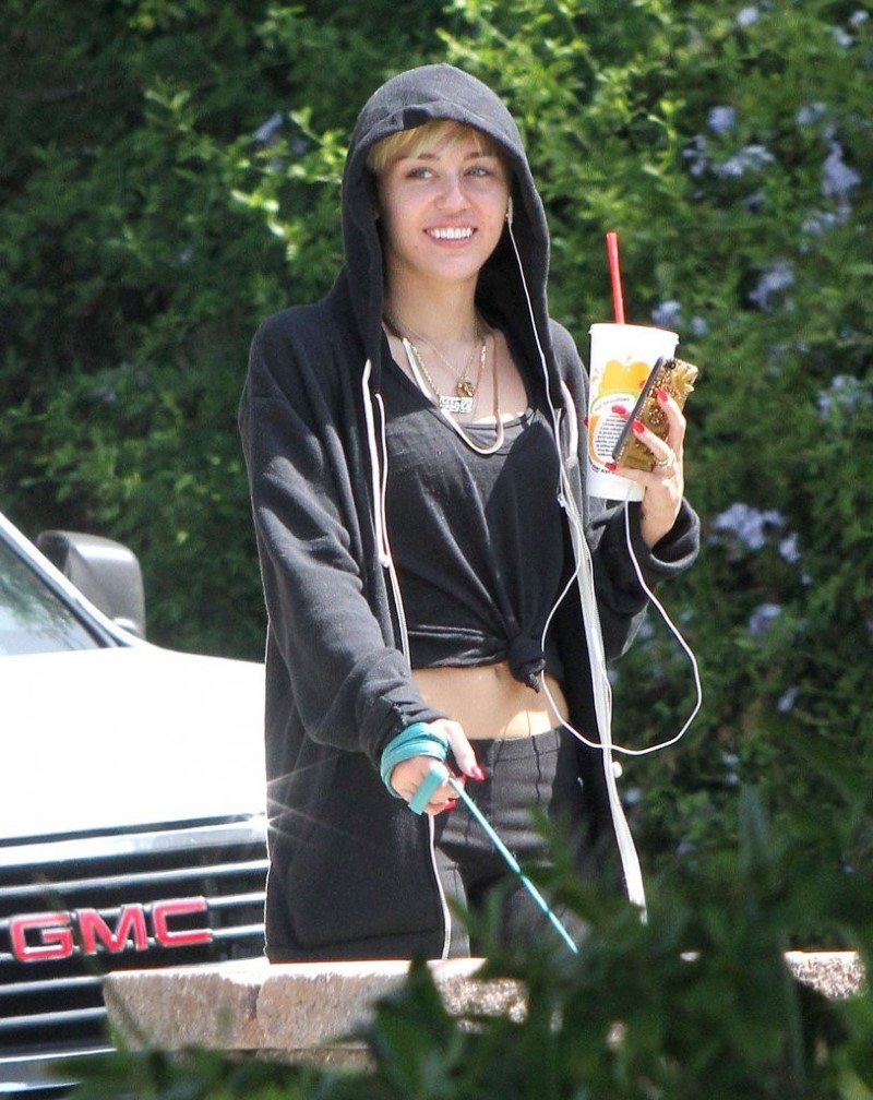 Miley-Cyrus-Black-Spandex-Pictures-Walking-Her-Dog-In-Toluca-Lake-13.jpg