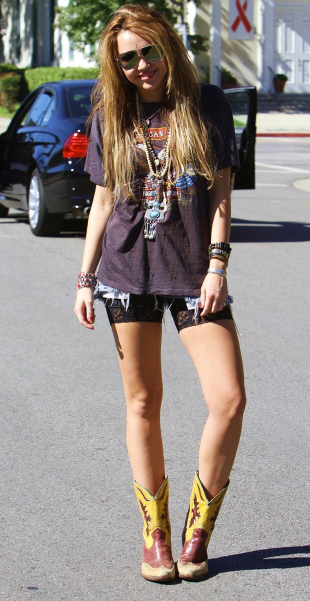 Miley-Cyrus-Dresses-Like-A-Slut-And-Shows-Us-Her-Tongue-In-Toluca-Lake-01.jpg