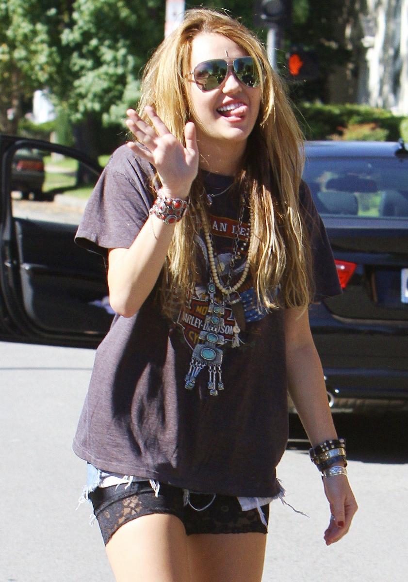 Miley-Cyrus-Dresses-Like-A-Slut-And-Shows-Us-Her-Tongue-In-Toluca-Lake-06.jpg