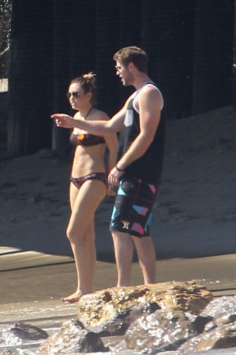 Miley-Cyrus-Bikini-Pictures-On-Malibu-Beach-08.jpg